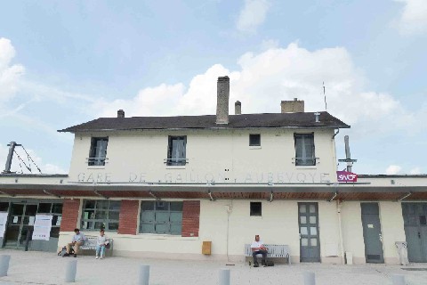 Z1806-08 AET LA 37 Gare de Gaillon