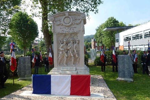 Z1806-09 AET LA 02 Monument aux Morts