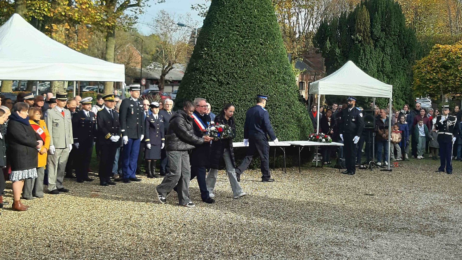 Z2411-11 aux Andelys 39 - Remise Gerbe Municipalité