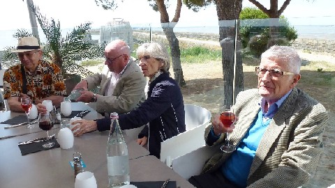 Z2205-30 GDGW St Nazaire 27 au resto La Plage