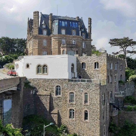 Z2405-23 GDGW Dinard 21 Chateau