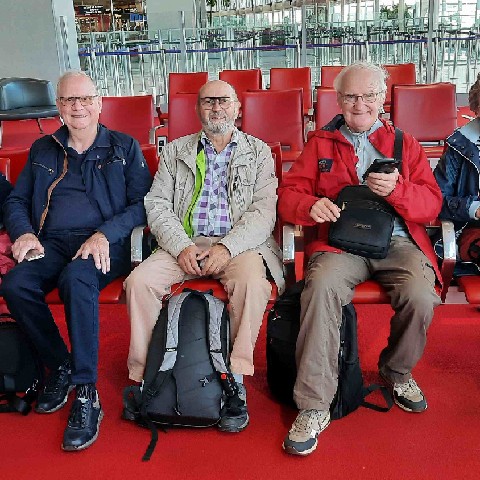 Z2406-11 J1 003 CDG Roissy Groupe Attente embarquement
