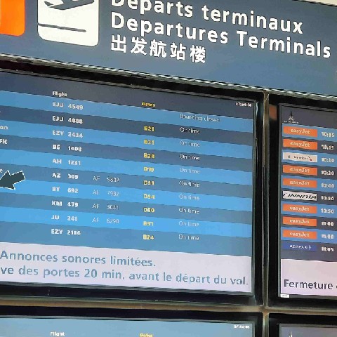 Z2406-12 J1 002 CDG Roissy Tableau Départs