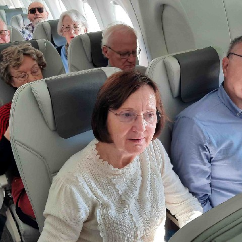 Z2406-12 J1 012 CDG Roissy Groupe dans l'avion