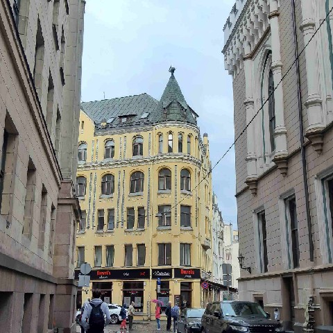 Z2406-12 J1 039 Riga La maison des chats
