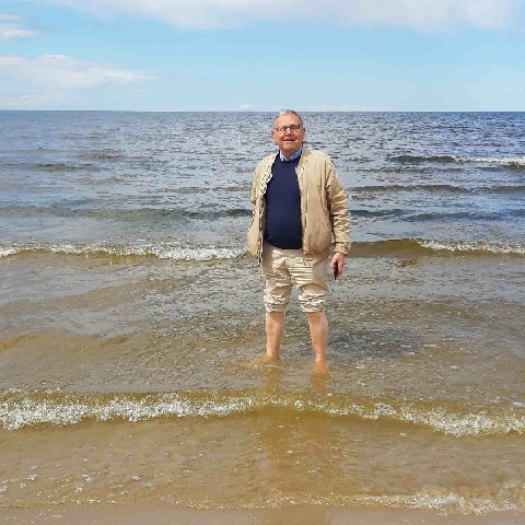 Z2406-14 J3 142 Jurmala Sur la plage - Quentin se baigne les pieds