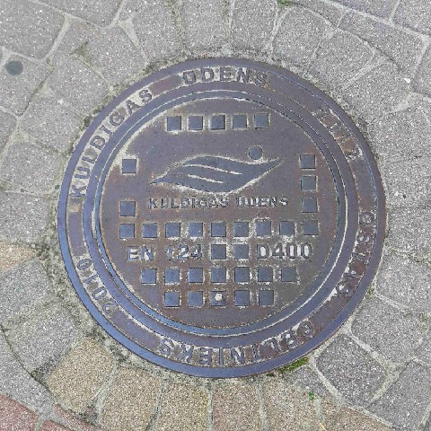 Z2406-17 J6 405 Kuldiga ... et dans la série des plaques d'égout