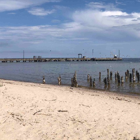 Z2406-18 J7 510 Kolka - Port au loin et ici plage crade