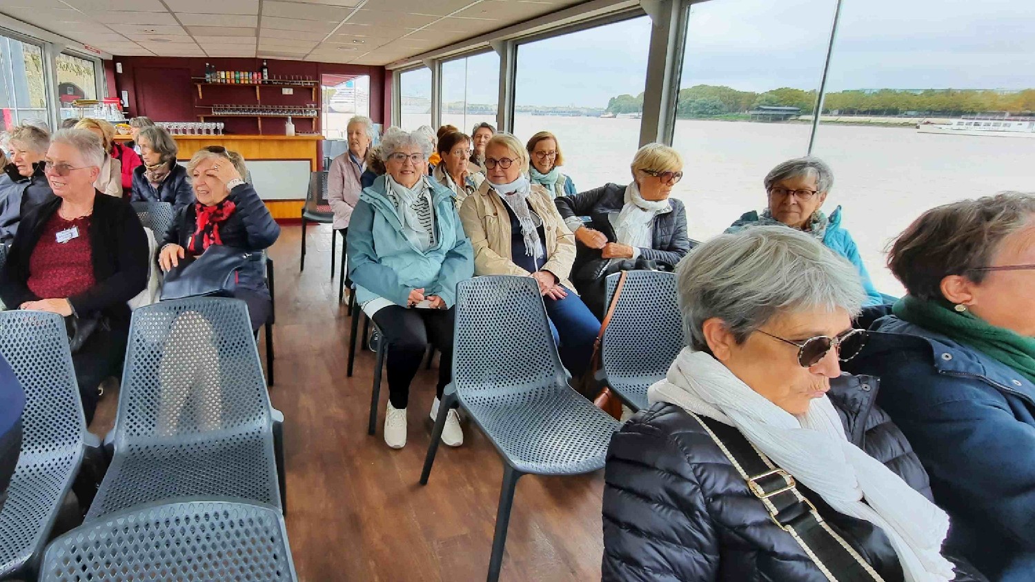 Z2410-03 GDG 75 Bordeaux - Dames dans leur Yacht