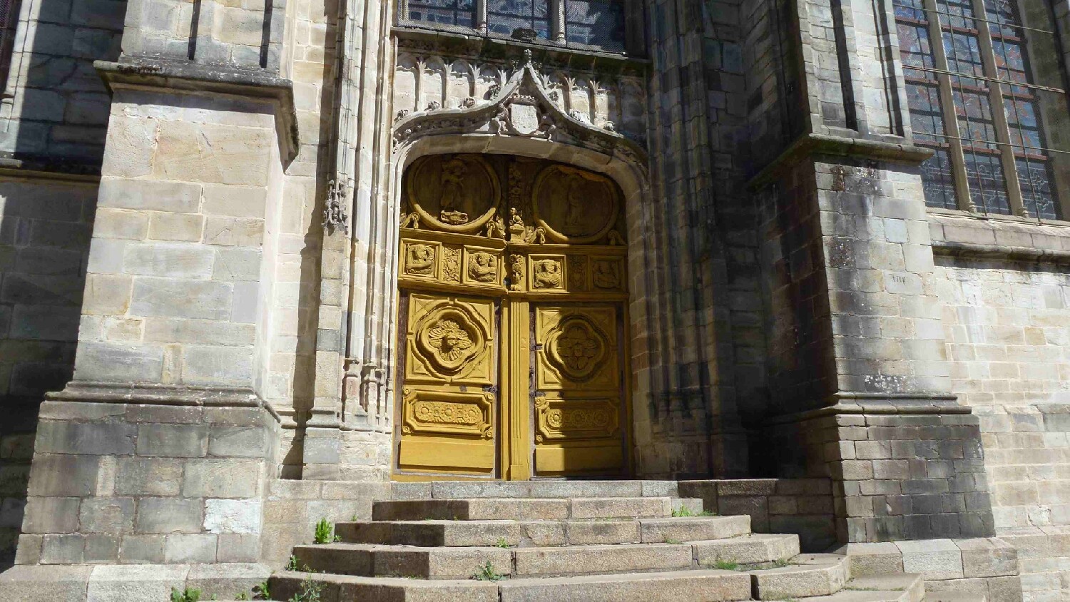 Z2505-15 GDG Ouest à Vitré 044 Eglise ND Porte sud