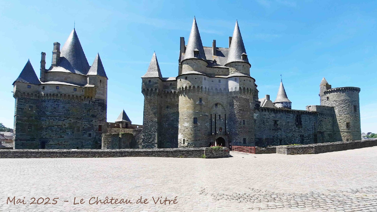 Z2505-15 GDG Ouest à Vitré 066 Le Château