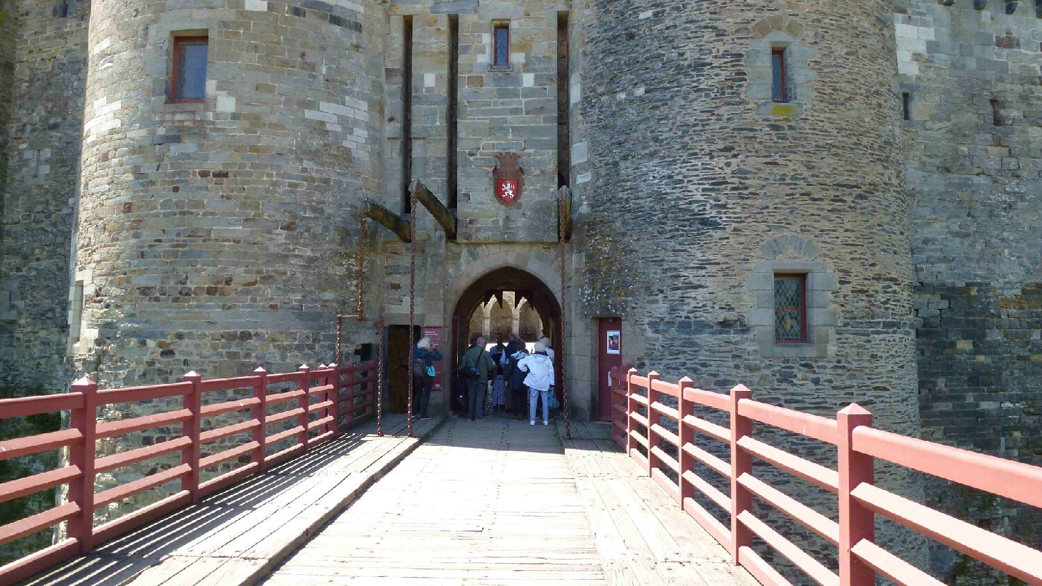 Z2505-15 GDG Ouest à Vitré 071 Entrée du Château