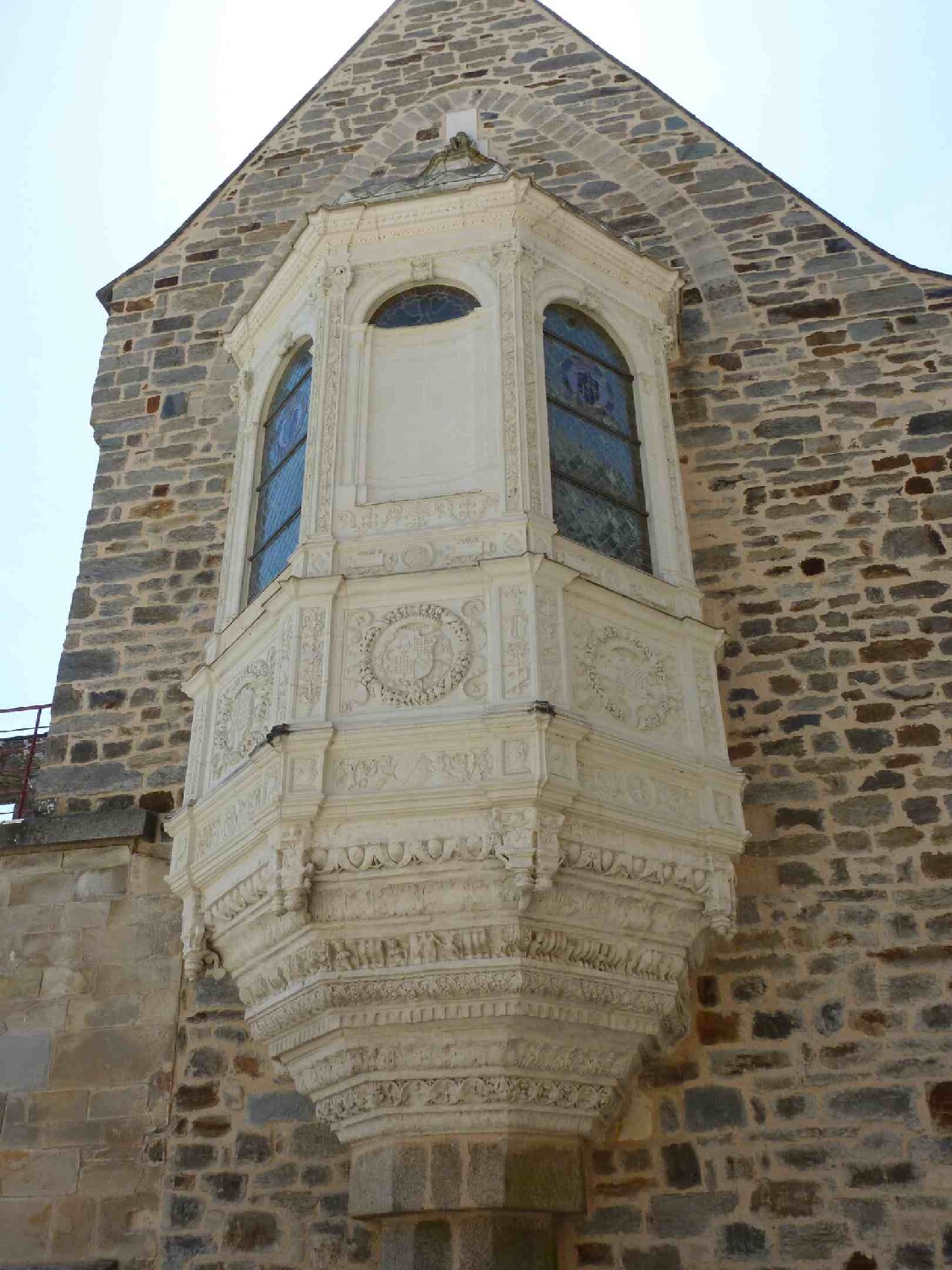 Z2505-15 GDG Ouest à Vitré 076 depuis la cour du château