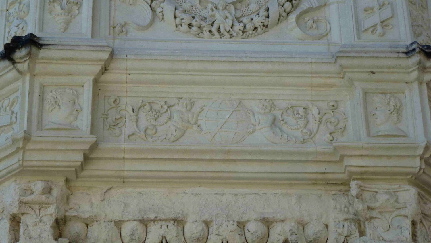 Z2505-15 GDG Ouest à Vitré 077b depuis la cour du château
