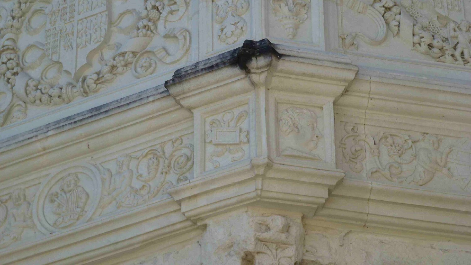 Z2505-15 GDG Ouest à Vitré 077c depuis la cour du château