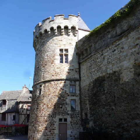 Z2505-15 GDG Ouest à Vitré 006 Barbacane