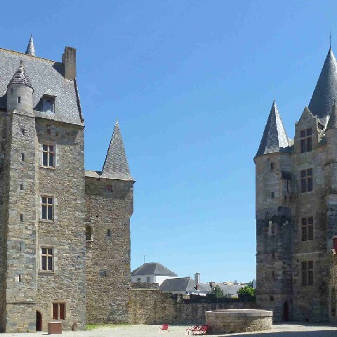 Z2505-15 GDG Ouest à Vitré 075a depuis la cour du château