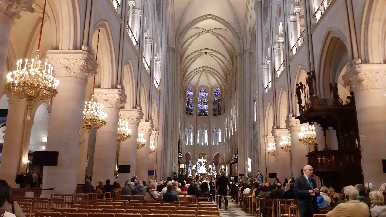 Z2510-10 AG GDG Paris 30 - la cathédrale - la nef