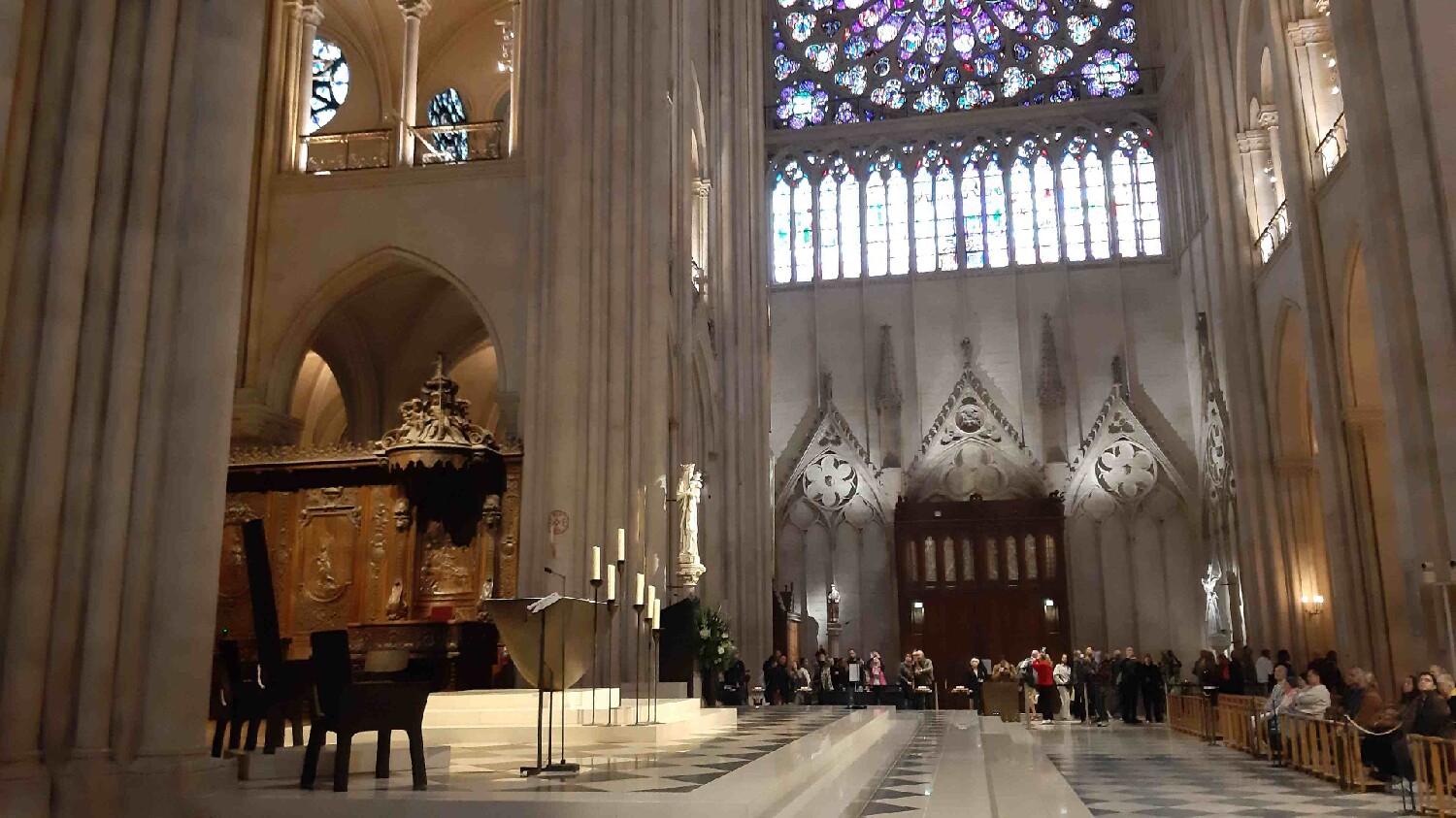 Z2510-10 AG GDG Paris 40 - la cathédrale - le choeur et la vierge à l'enfant