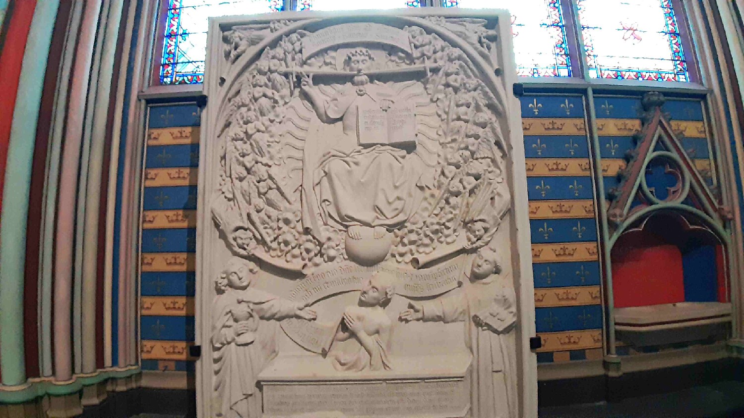 Z2510-10 AG GDG Paris 50 - la cathédrale - Les deux glaives symbolisent la puissance de la parole divine