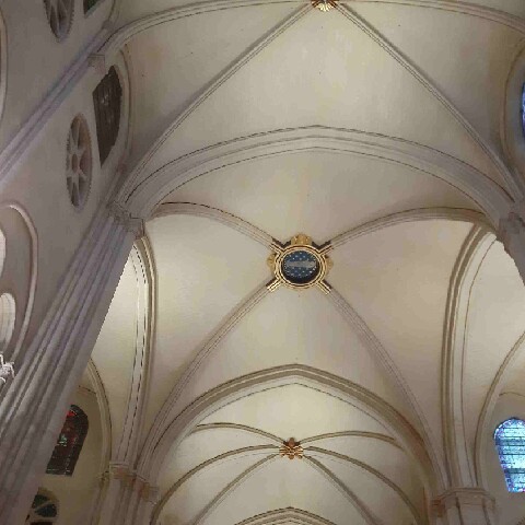 Z2510-10 AG GDG Paris 37 - la cathédrale - passage des cloches en aplomb de la flèche