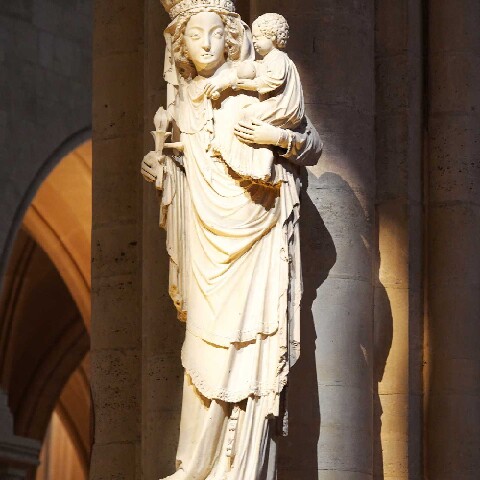 Z2510-10 AG GDG Paris 55b - la cathédrale - Statue de la Vierge à l'Enfant