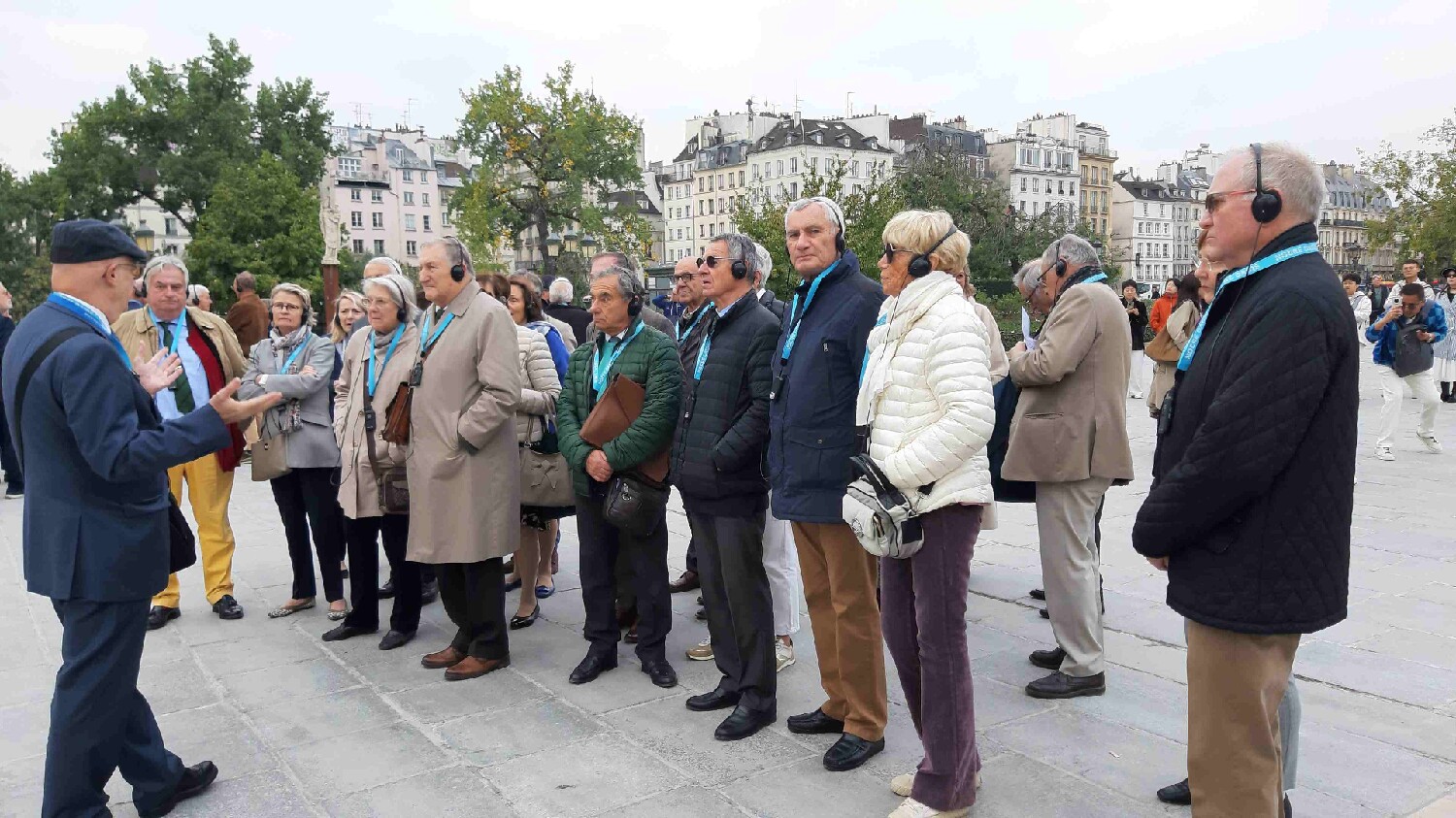 Z2510-10 AG GDG Paris 15 - Le groupe Deurbergue est attentif