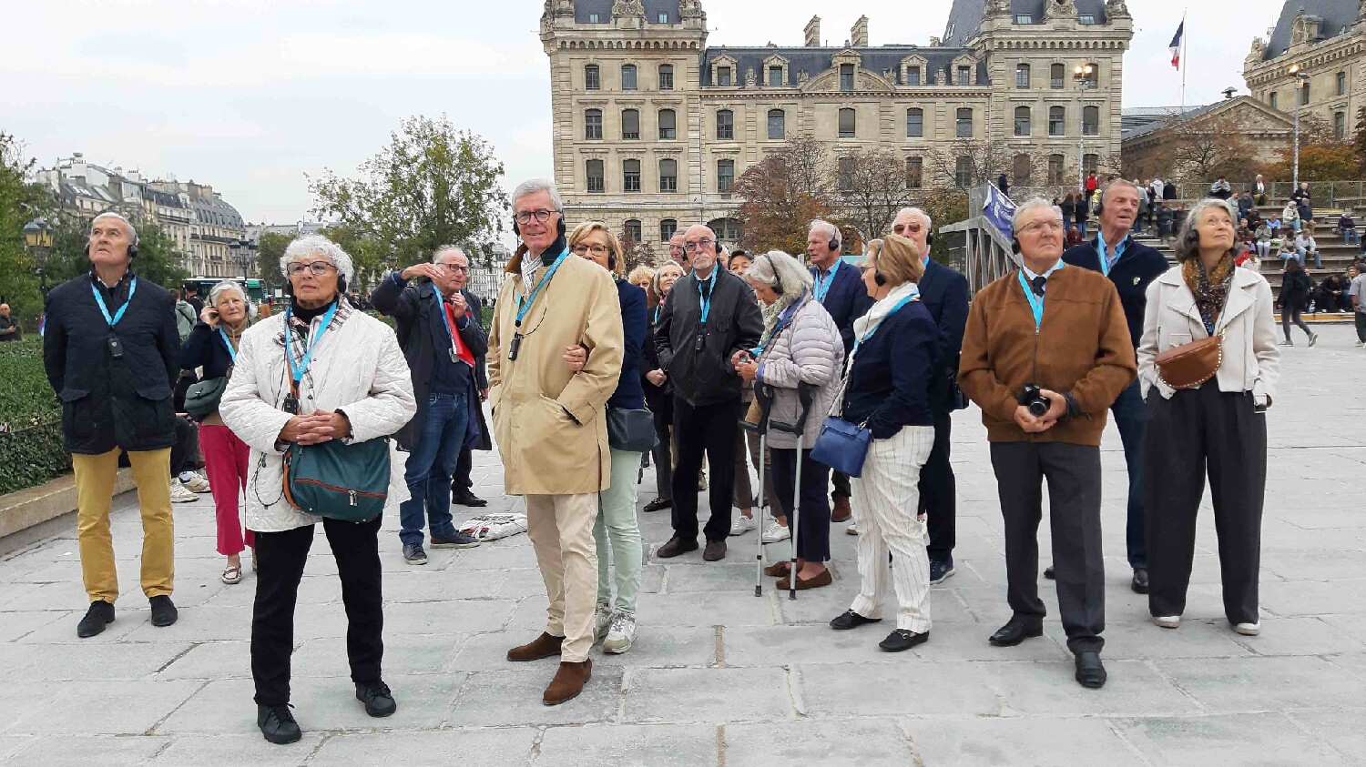 Z2510-10 AG GDG Paris 20 - Le groupe Logette est attentif