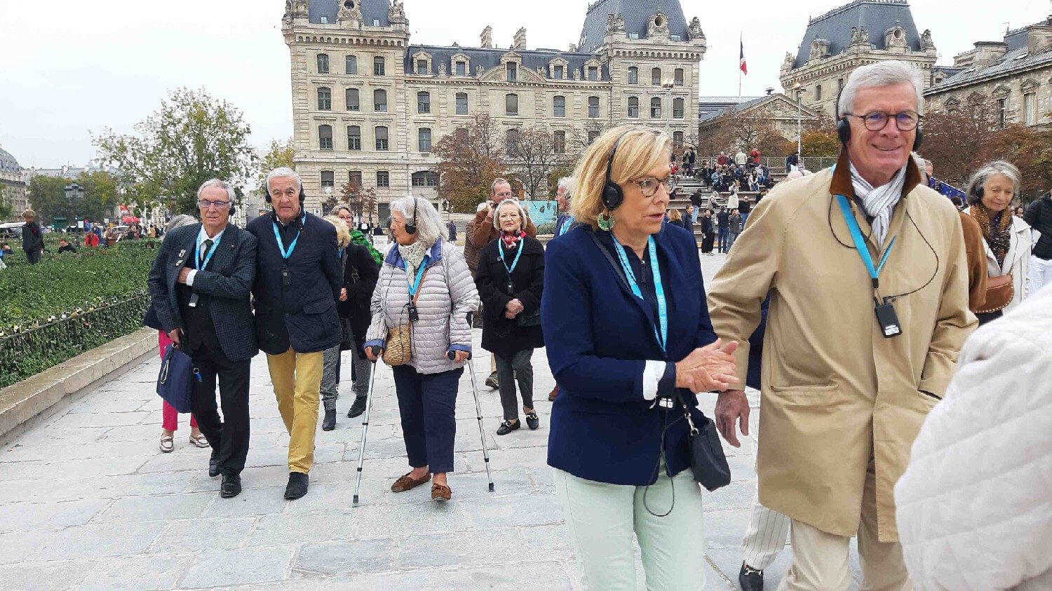 Z2510-10 AG GDG Paris 22 - C'est parti vers la cathédrale