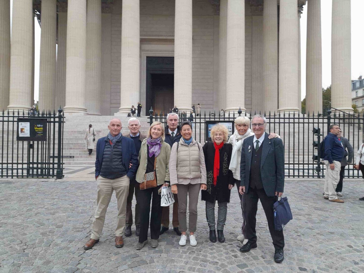Z2510-10 AG GDG Paris 84 - après le Finex - Photo devant la Madeleine