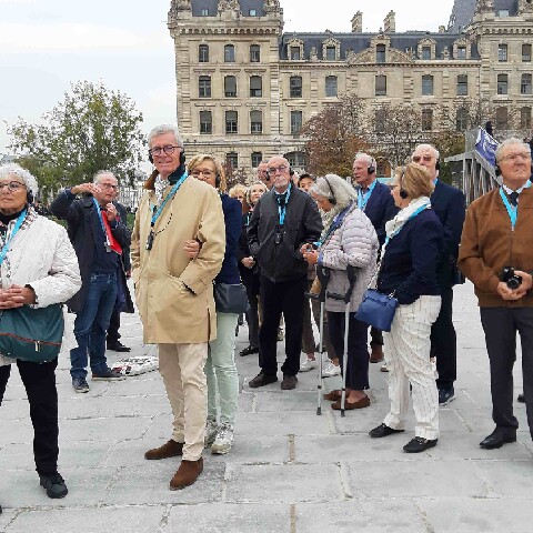 Z2510-10 AG GDG Paris 20 - Le groupe Logette est attentif
