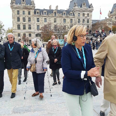 Z2510-10 AG GDG Paris 22 - C'est parti vers la cathédrale