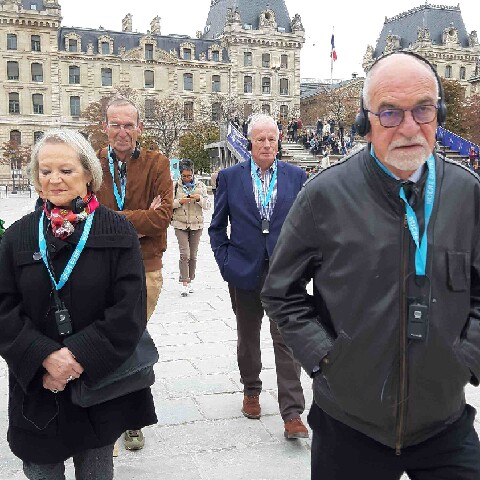 Z2510-10 AG GDG Paris 24 - GDGs sur le parvis de la cathédrale