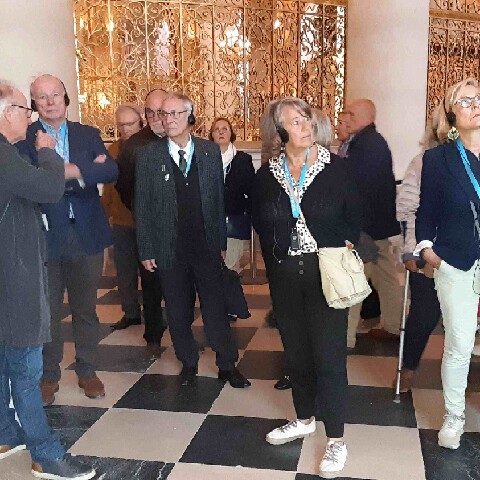 Z2510-10 AG GDG Paris 48 - la cathédrale - GDGs devant les superbes ferronneries de fermeture du choeur